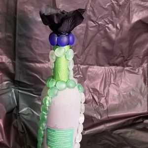 Decorate wine bottles